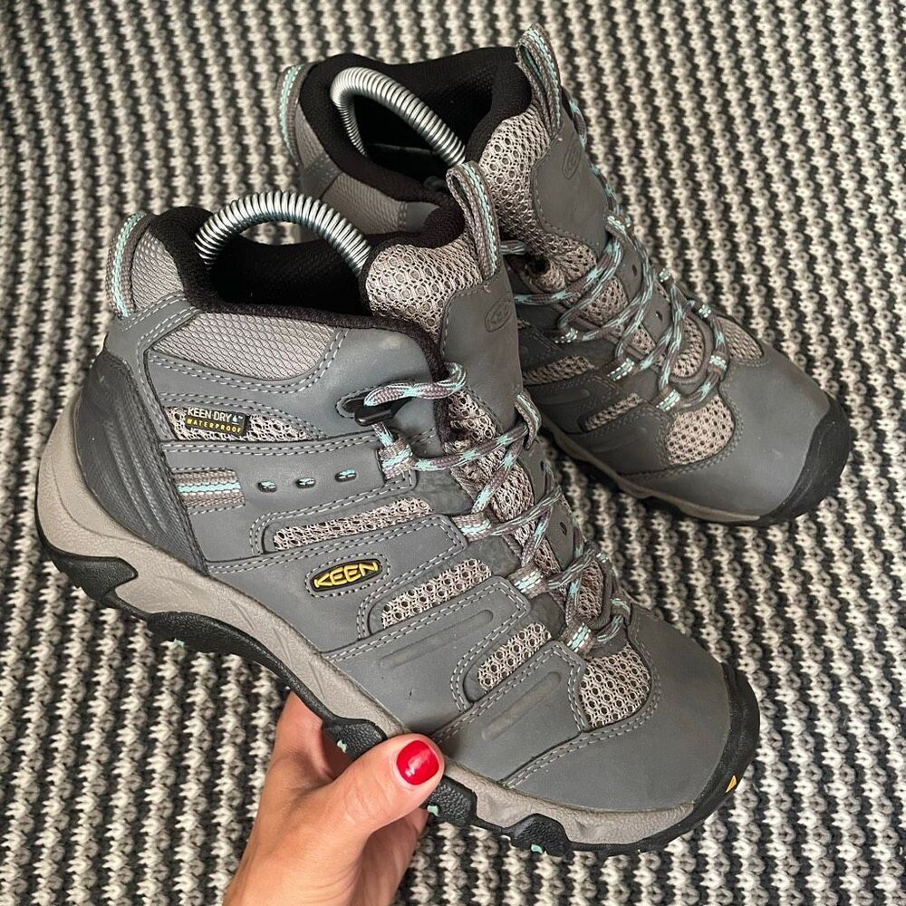 KEEN Koven Mid Waterproof Womens Hiking Boots  Women’s shoe size 7